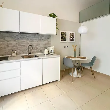 Com A Cas - Feel At In The Old Town