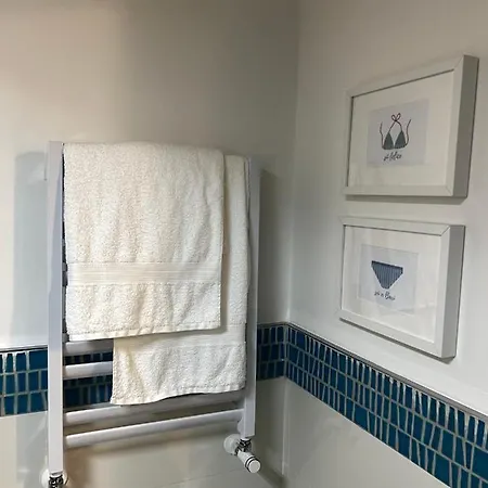 Com A Cas - Feel At In The Old Town * Μπάρι